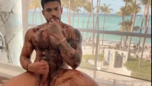 Covering myself in chocolate sauce and jerking off – Alejo Ospina (aospinad)