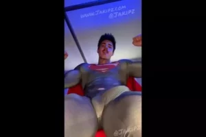 Jerking off and cumming on my Superman costume – Jake Andrich (Jakipz)